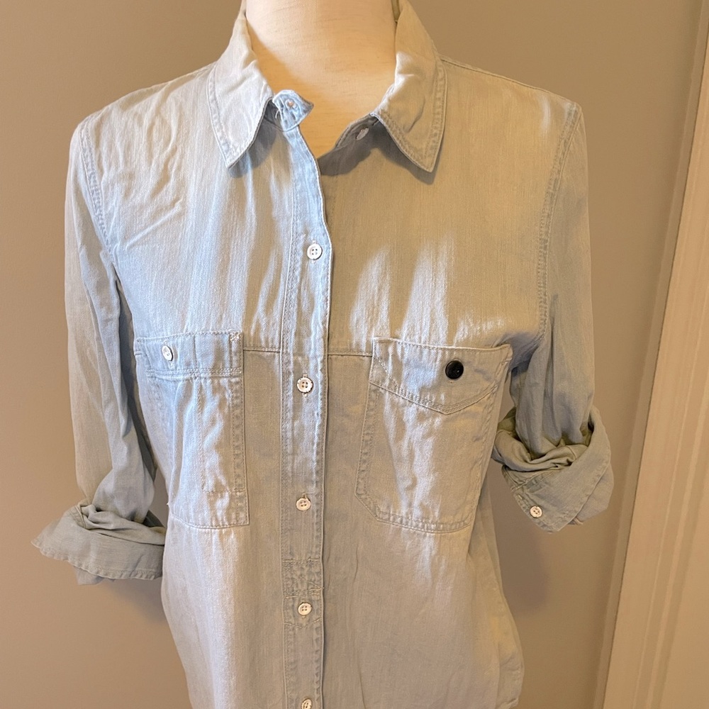 Madewell Chambray size M. Fits great around size 6-8ish